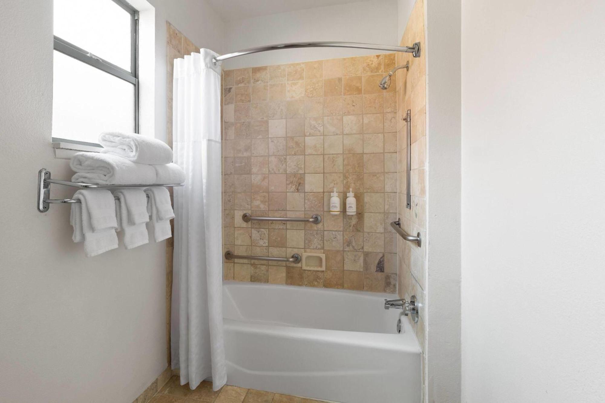 2 Queen Beds, Mobility/Hearing Accessible Suite, Tub w/ Grab Bars, Non-Smoking,1756510467:JPEG